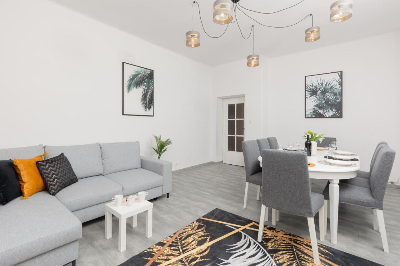 ורשה Metro Plac Wilsona Apartments Mickiewicza By Noclegi Renters מראה חיצוני תמונה