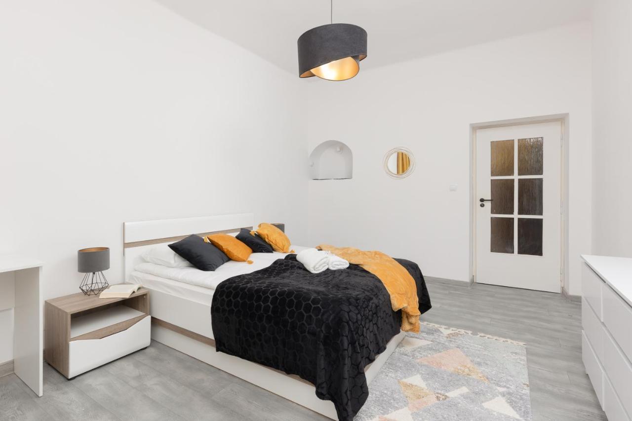 ורשה Metro Plac Wilsona Apartments Mickiewicza By Noclegi Renters מראה חיצוני תמונה