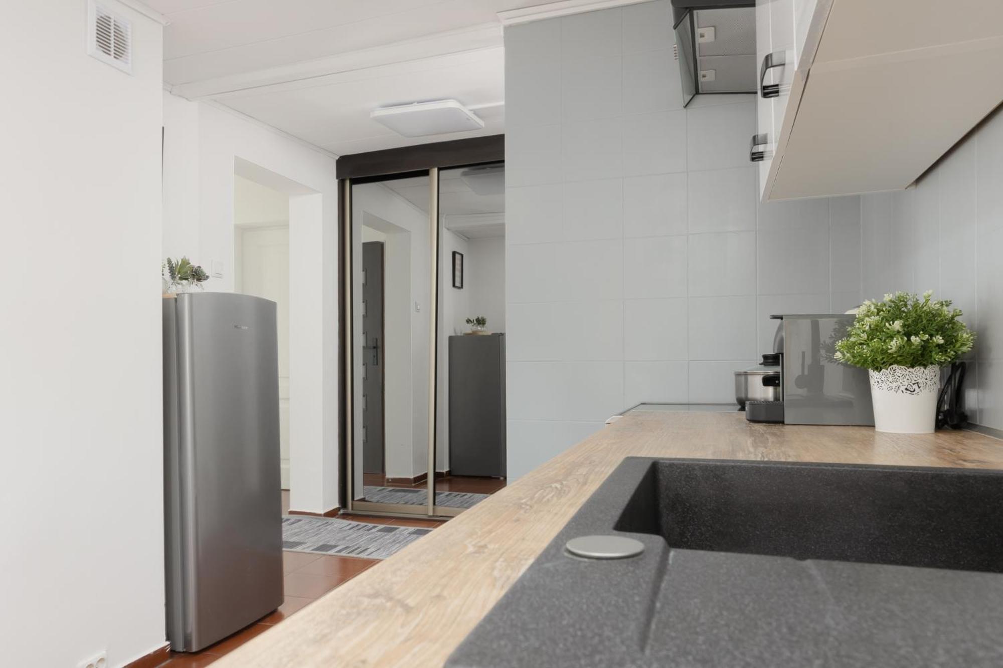 ורשה Metro Plac Wilsona Apartments Mickiewicza By Noclegi Renters מראה חיצוני תמונה